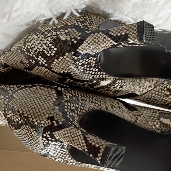 New Steve Madden Kapitol Python Print Ankle Booties Size 10M - Picture 12 of 12